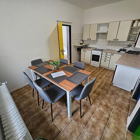 Hotel Squash Centrum Прьевидза Номер фото