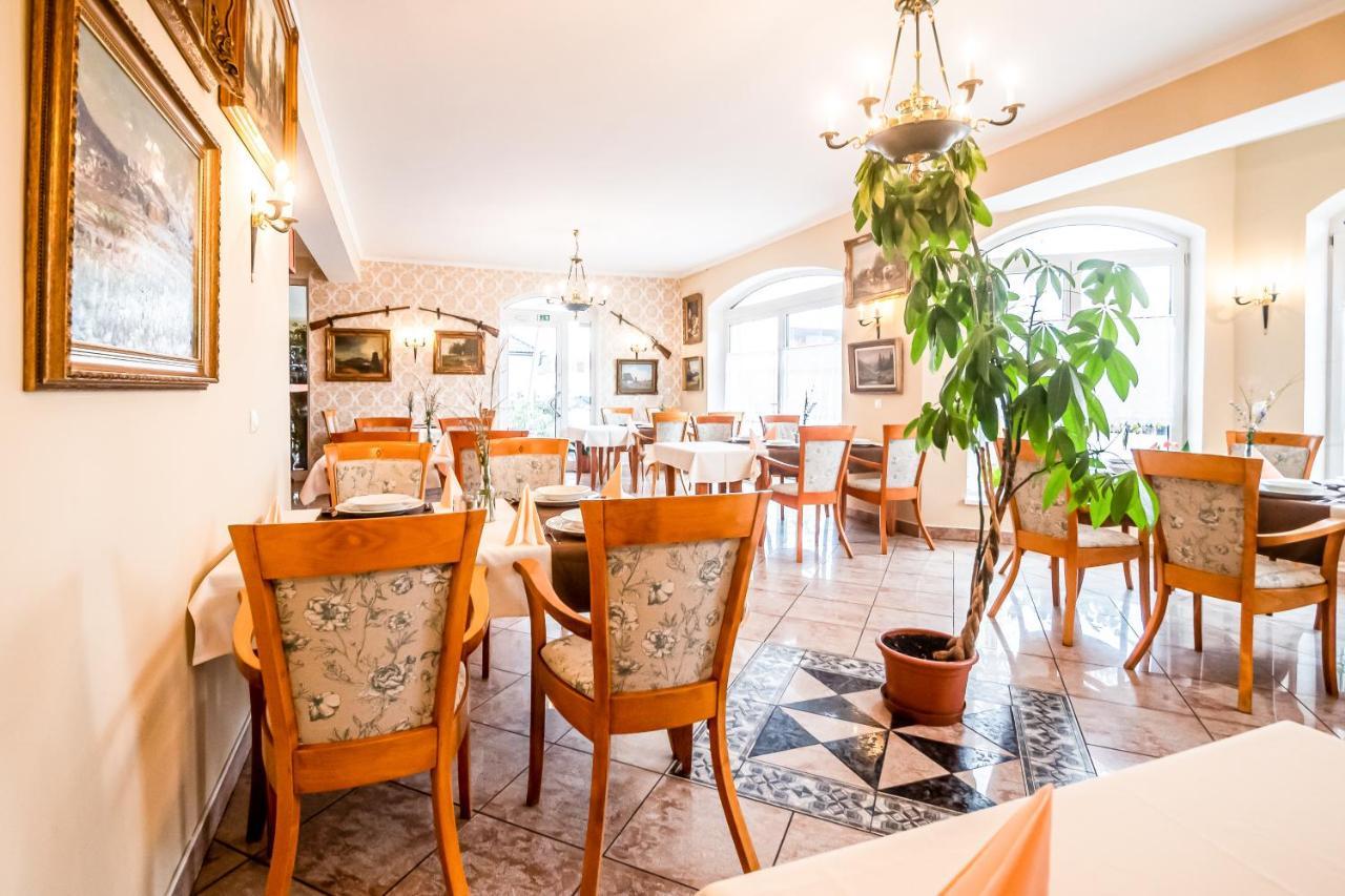 Hotel Squash Centrum Прьевидза Экстерьер фото