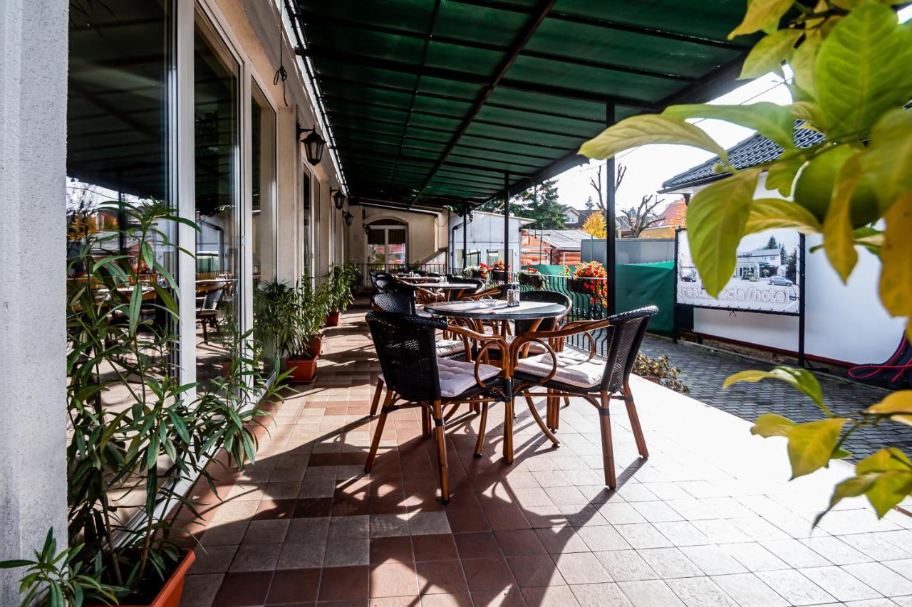 Hotel Squash Centrum Прьевидза Экстерьер фото