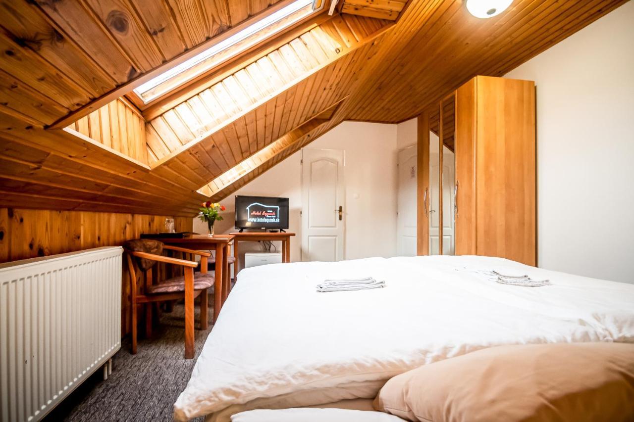 Hotel Squash Centrum Прьевидза Экстерьер фото