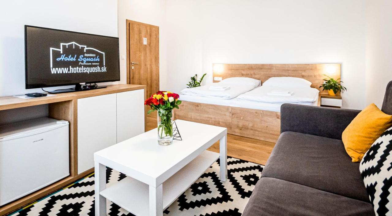 Hotel Squash Centrum Прьевидза Экстерьер фото