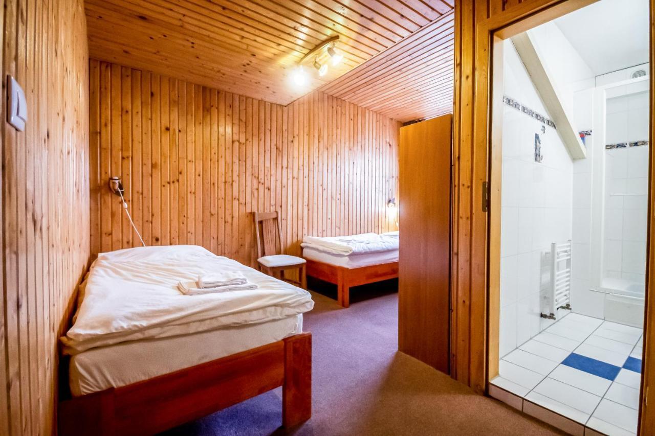Hotel Squash Centrum Прьевидза Экстерьер фото