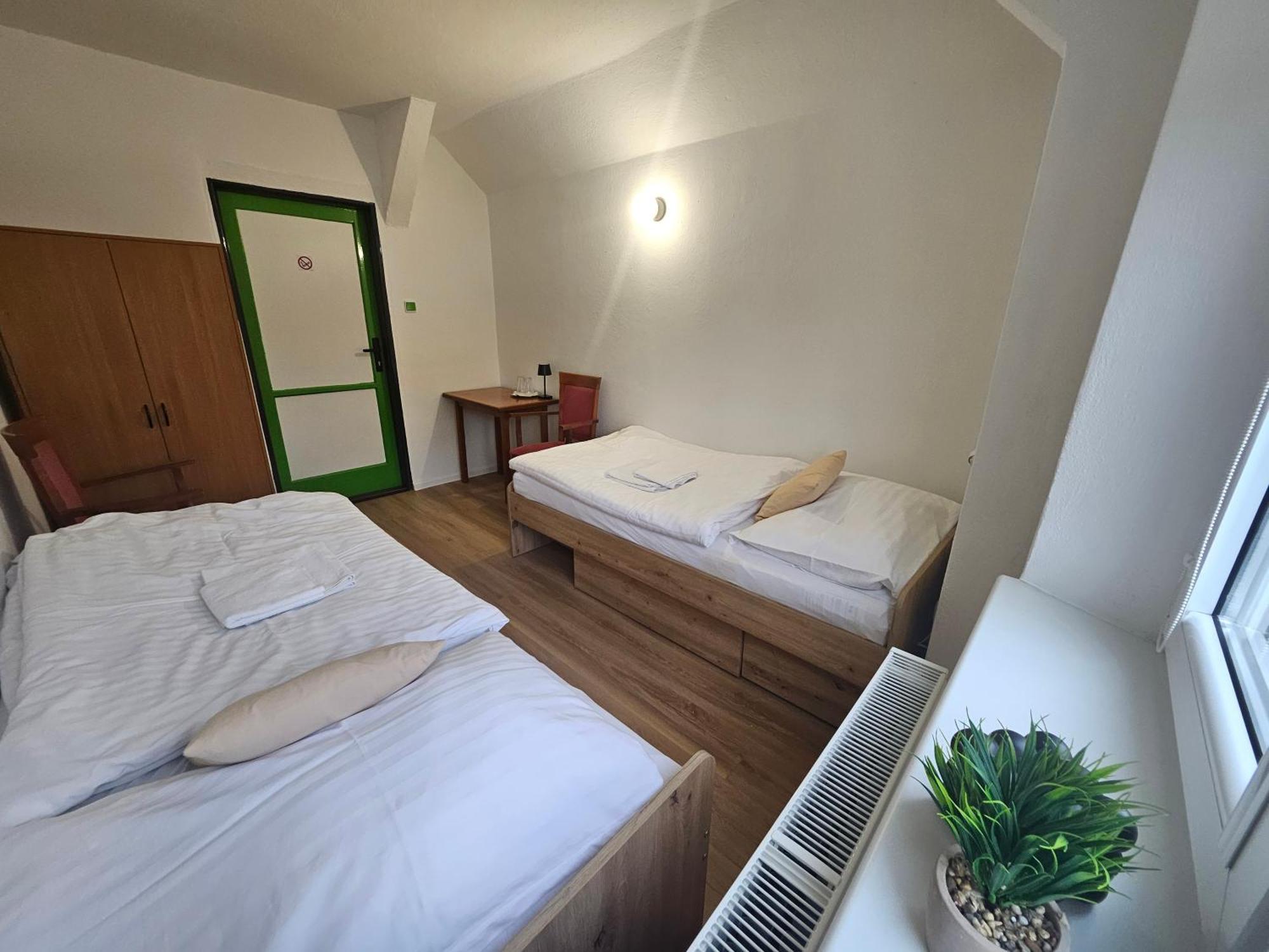 Hotel Squash Centrum Прьевидза Номер фото