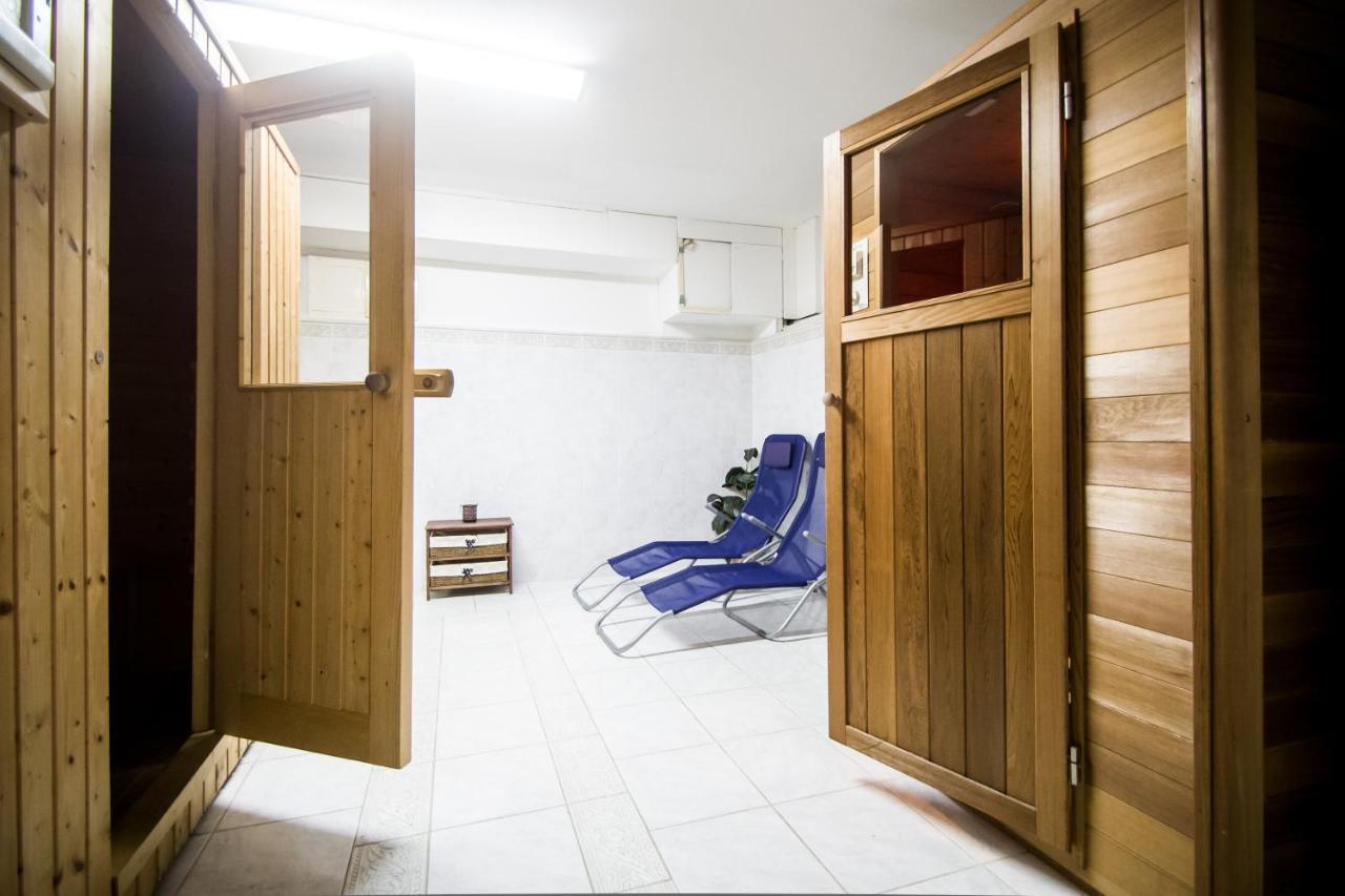 Hotel Squash Centrum Прьевидза Экстерьер фото