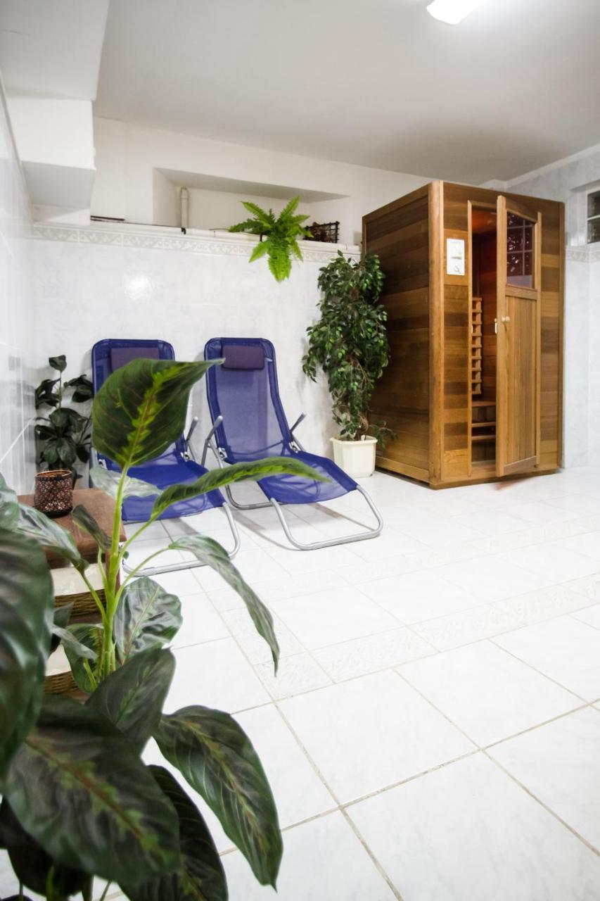 Hotel Squash Centrum Прьевидза Экстерьер фото